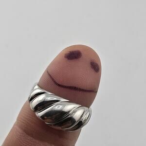 Jessica Simpson Sterling Silver 925 Ribbed Dome Croissant Ring Size 6.75 - 7